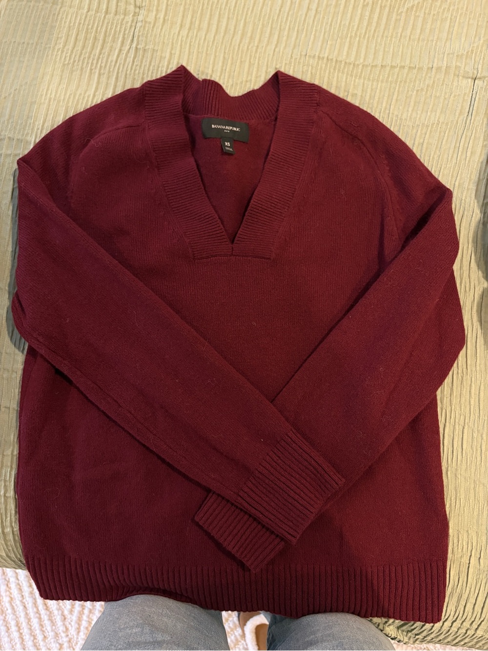 Banana Republic Women's V-Neck Sweater - Burgundy Wine